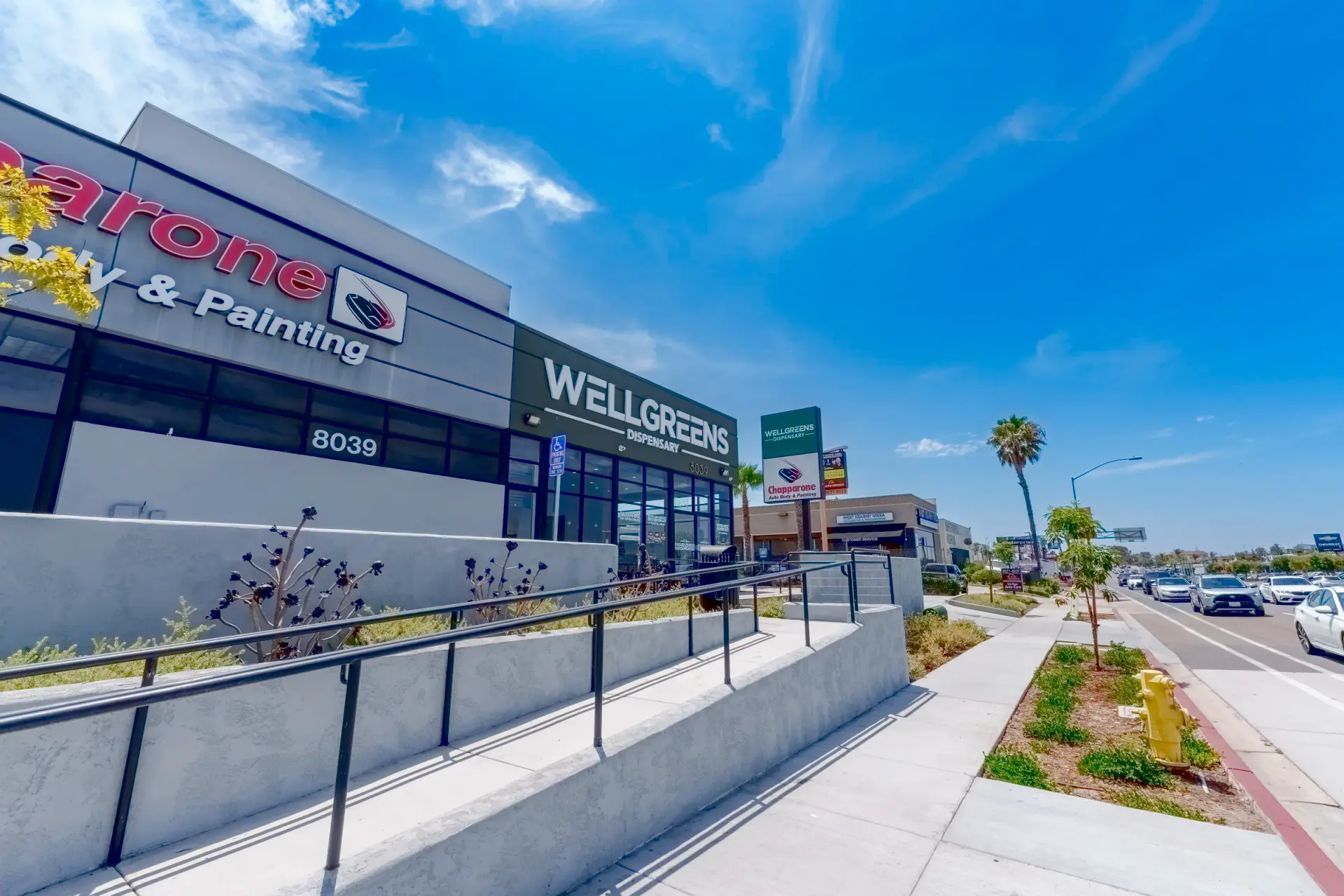 Interior del dispensario Wellgreens Kearny Mesa en San Diego 1