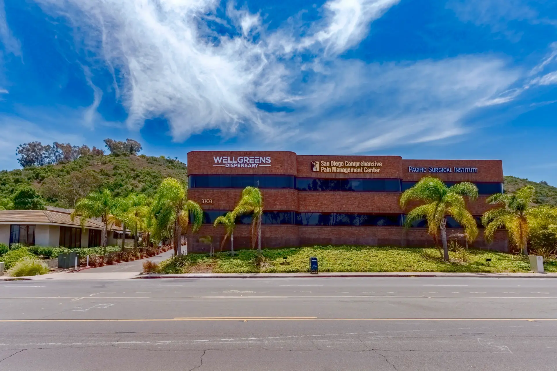 Interior del dispensario Wellgreens Mission Valley en San Diego 1
