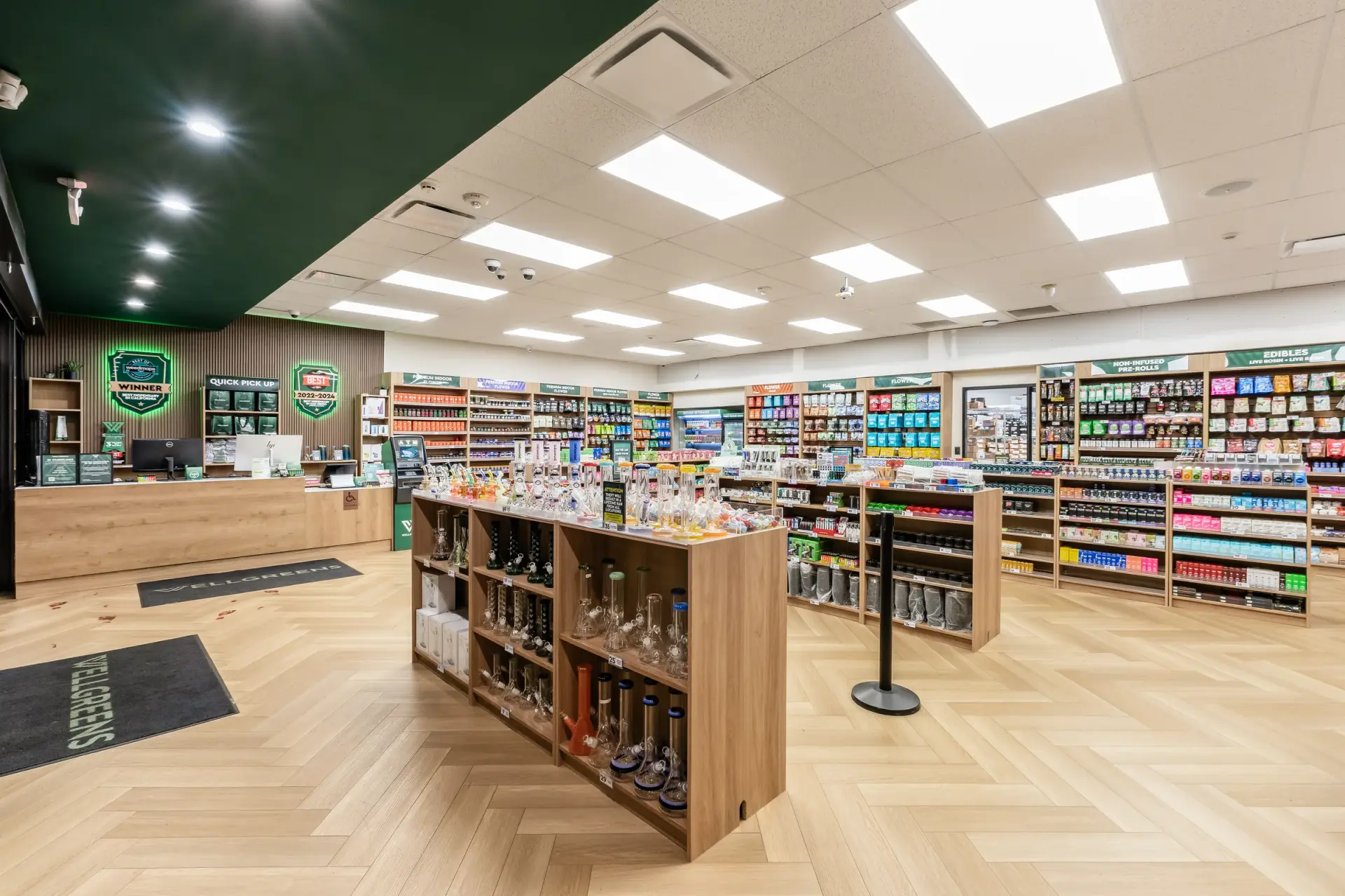 Interior del dispensario Wellgreens Vista en Vista 1